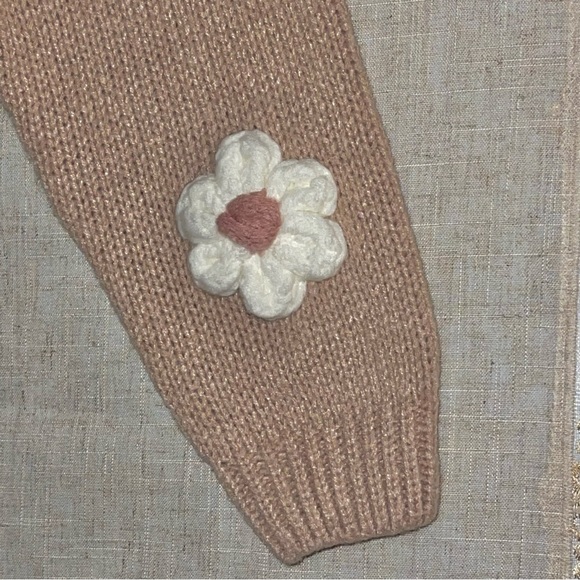 HANDMADE FLOWER KNIT SWEATER - Picture 5 of 6